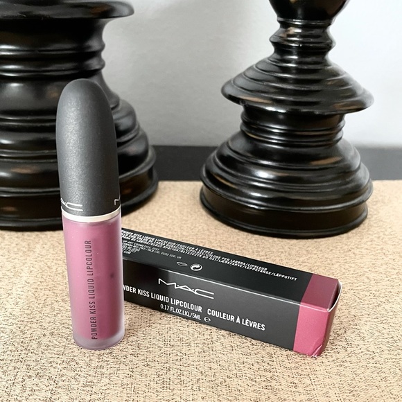 NWT MAC-POWDER KISS LIQUID LIPCOLOUR-GOT A CALL BACK - Picture 2 of 9